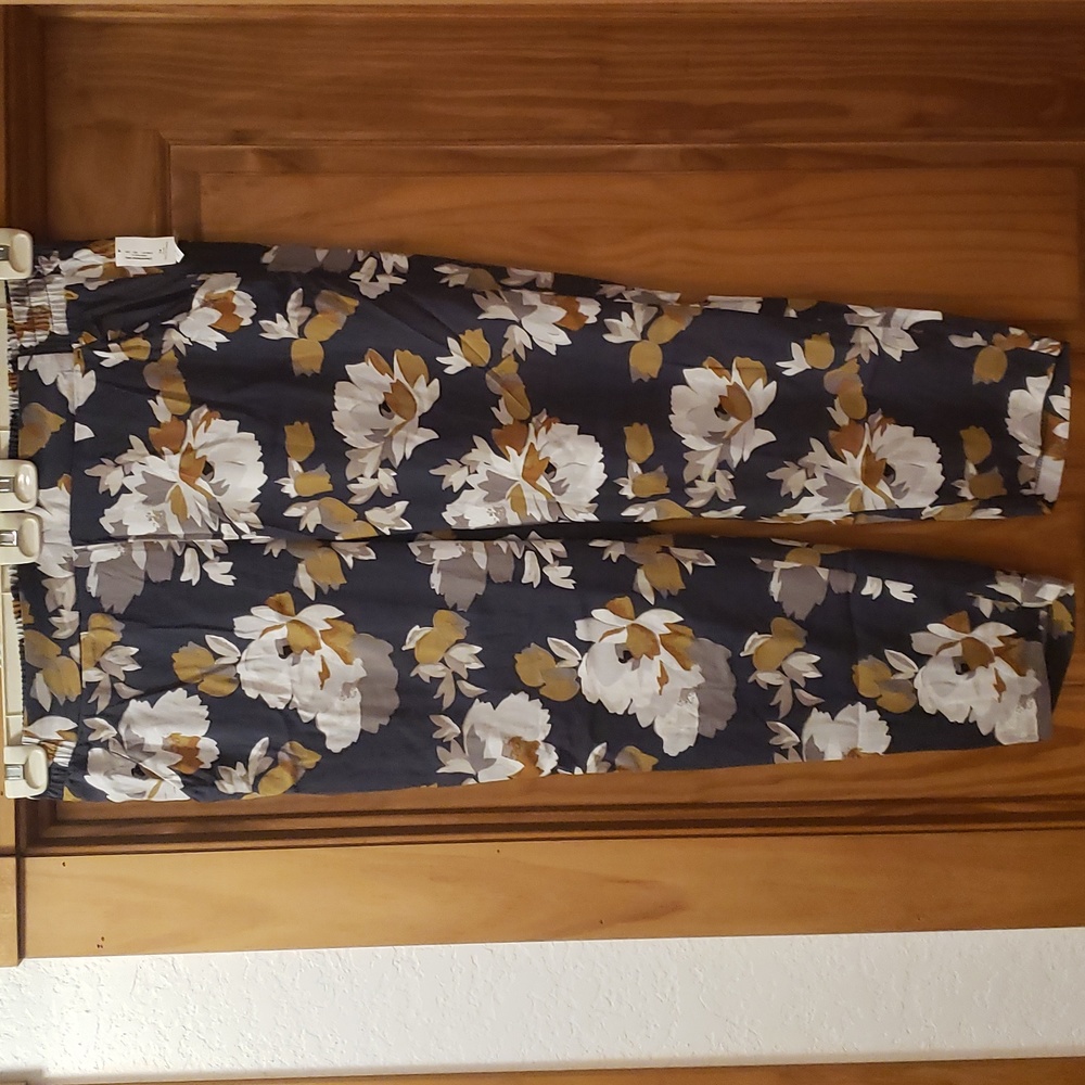 Gray pants with brown and beige floral design. OLD NAVY Size 1X NWT